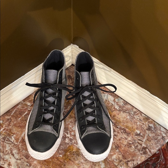 Converse Chuck Taylor Black and White Textured Hi Top Sneakers-Sz 7.5 - Picture 2 of 10